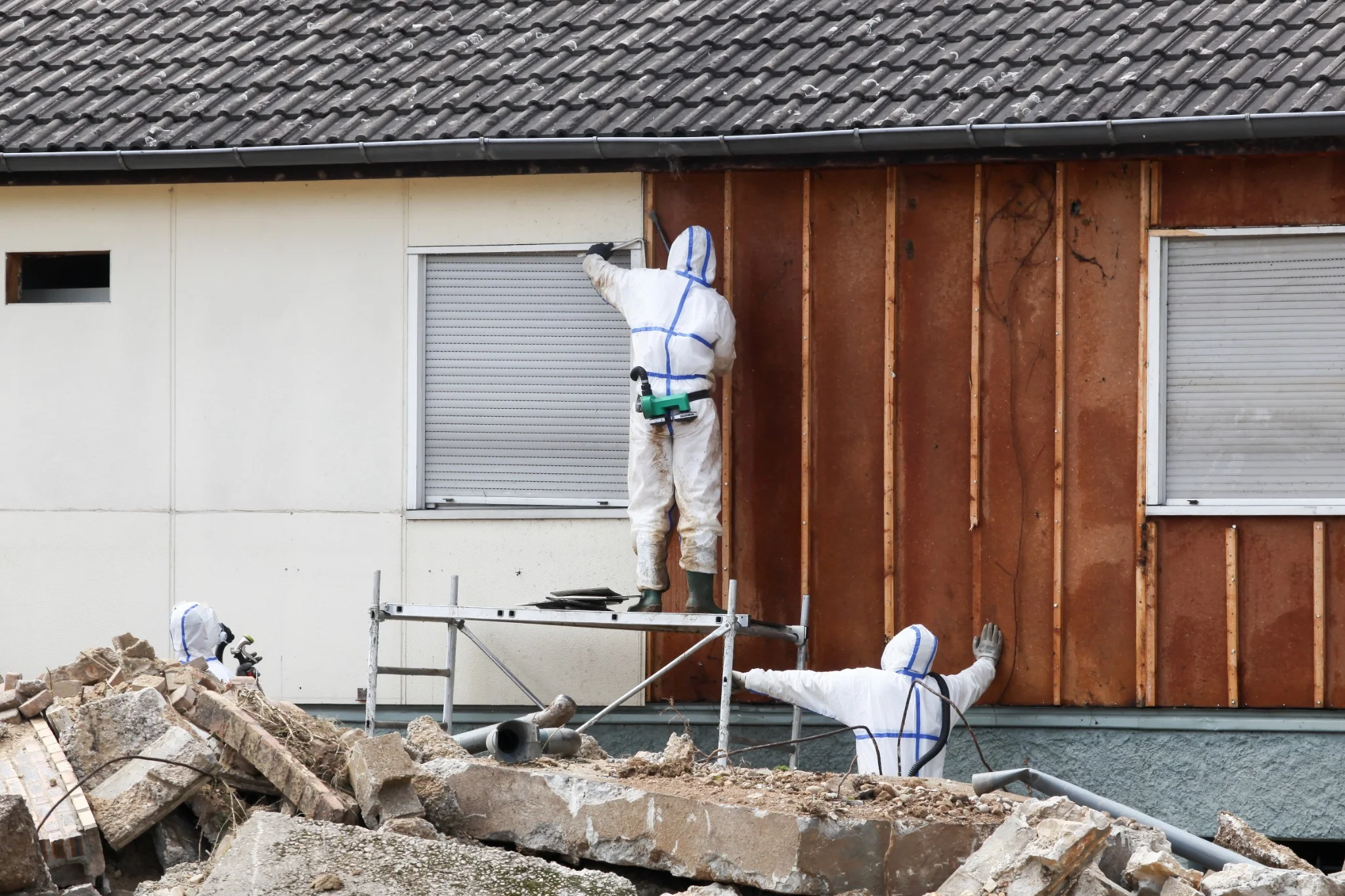 asbest sanering gevel renovatie beschermkleding