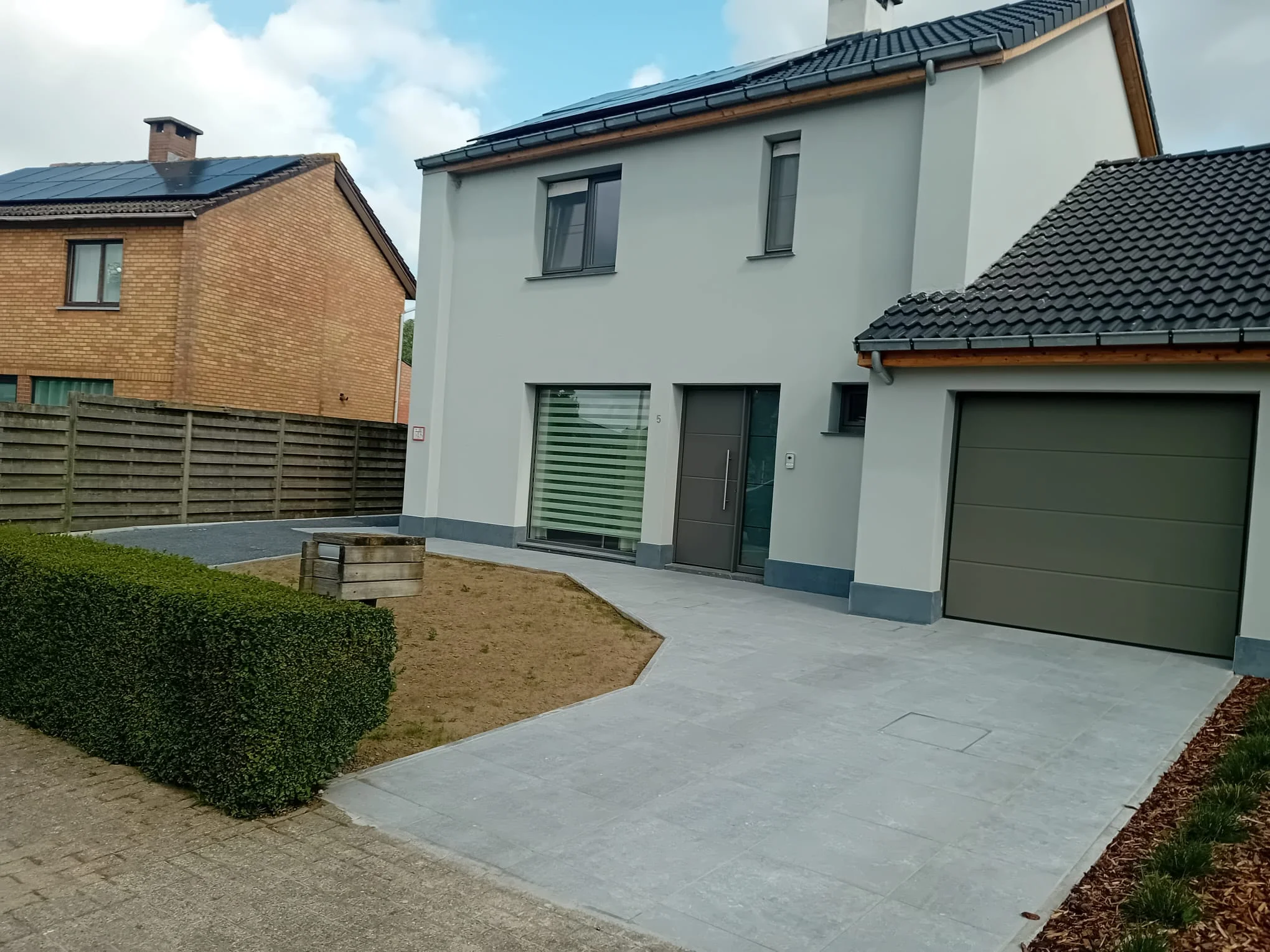 woning renovatie oprit en gevel afwerking